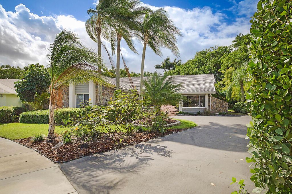 Photo of 20816 Sugarloaf Lane, Boca Raton, FL 33428 (MLS # R11038326)