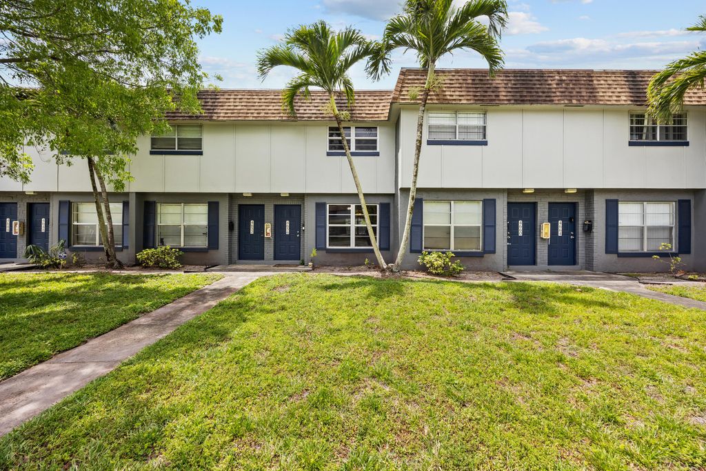 Photo of 4656 NW 9th Drive #4656, Plantation, FL 33317 (MLS # B26022771)