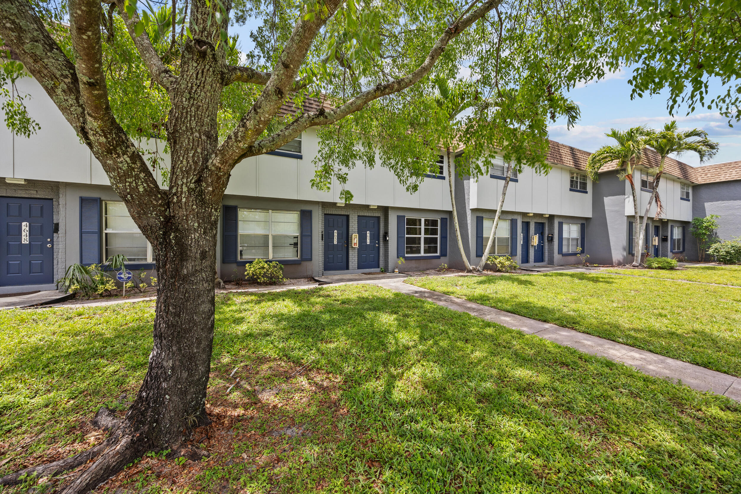 TOWNHOUSES OF PLANTATION - Residential