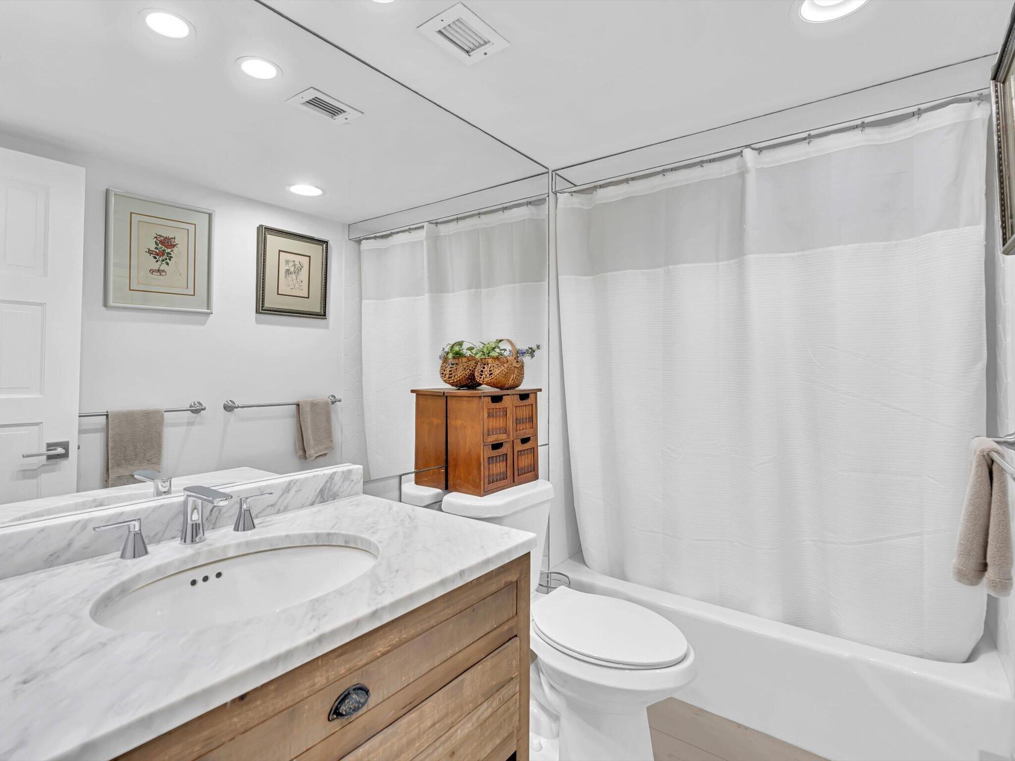 THREE THOUSAND CONDO - Residential