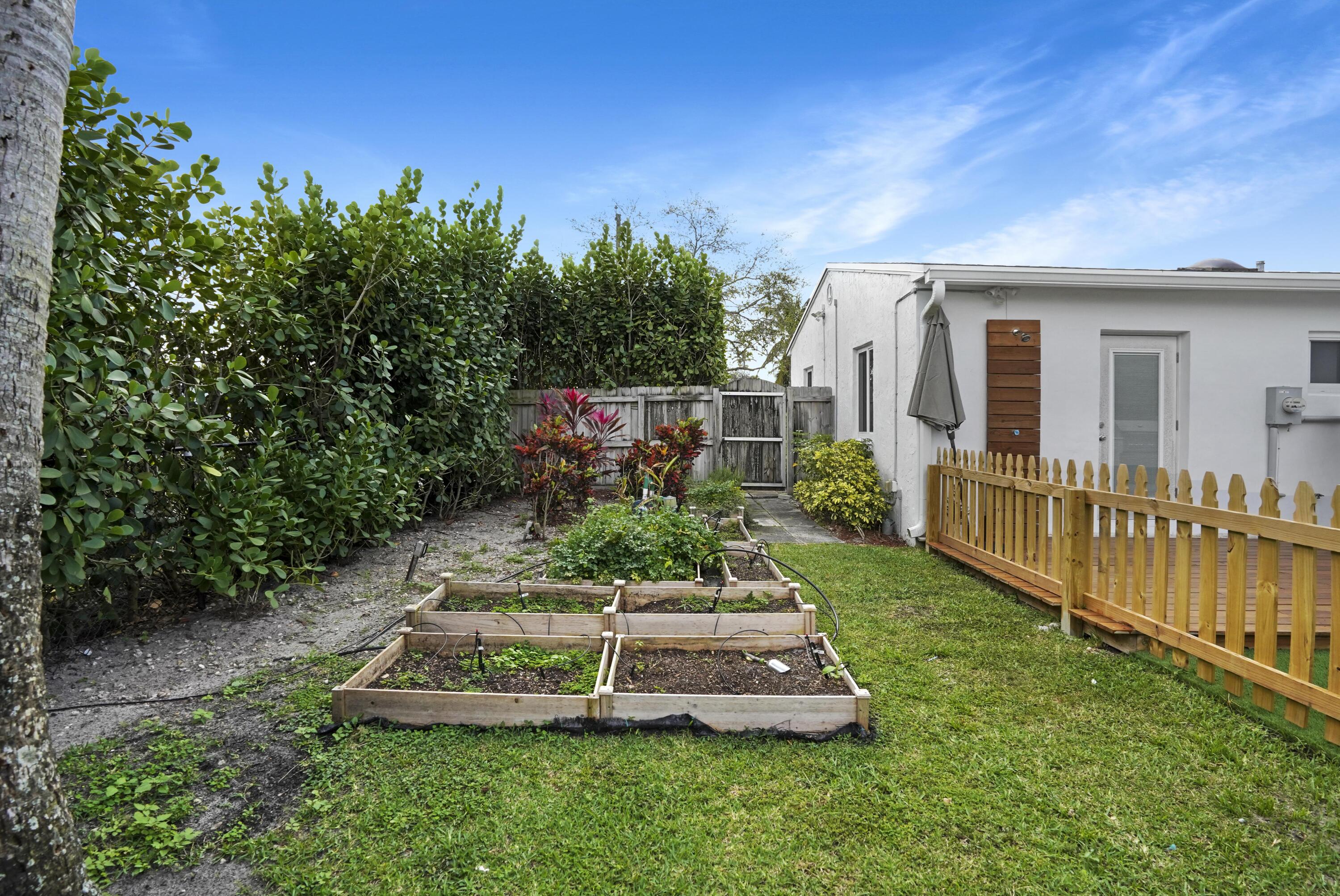 PLUMOSA PARK SEC A, B AND - Residential