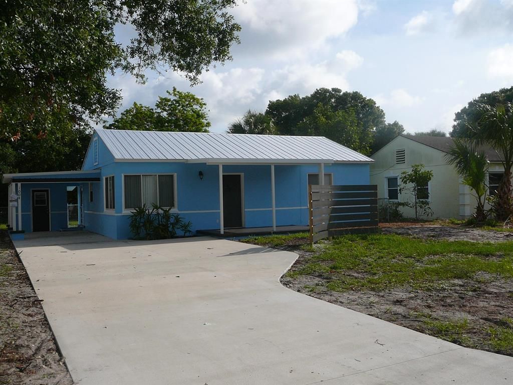 Photo of 1004 Ohio Avenue, Fort Pierce, FL 34950 (MLS # R10712184)