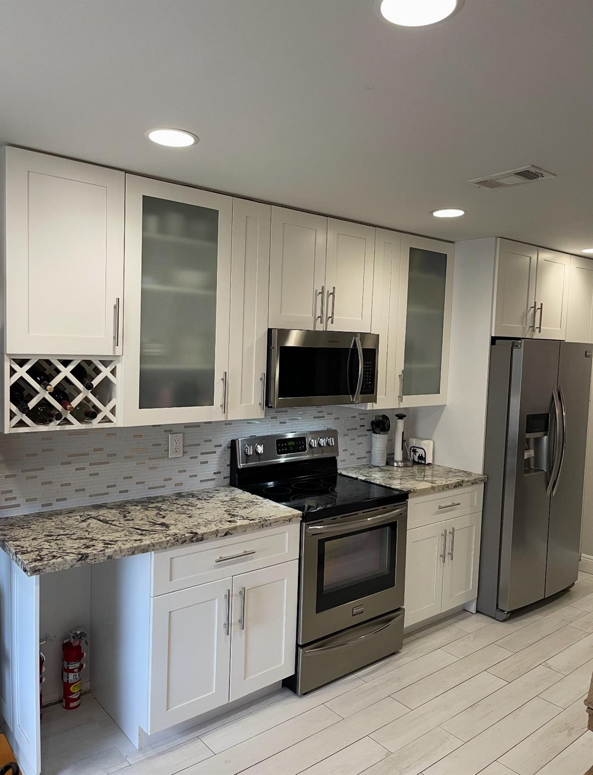 a must-see beautiful villa, totally updated in, Granit counters, solid wood cabinets, all bathrooms updated all tiles, fenced in backyard, minutes to i 95 and the beaches a real beaty must see.