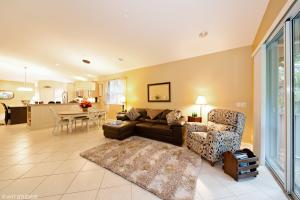 COACH HOMES OF ADDISON TR - Residential