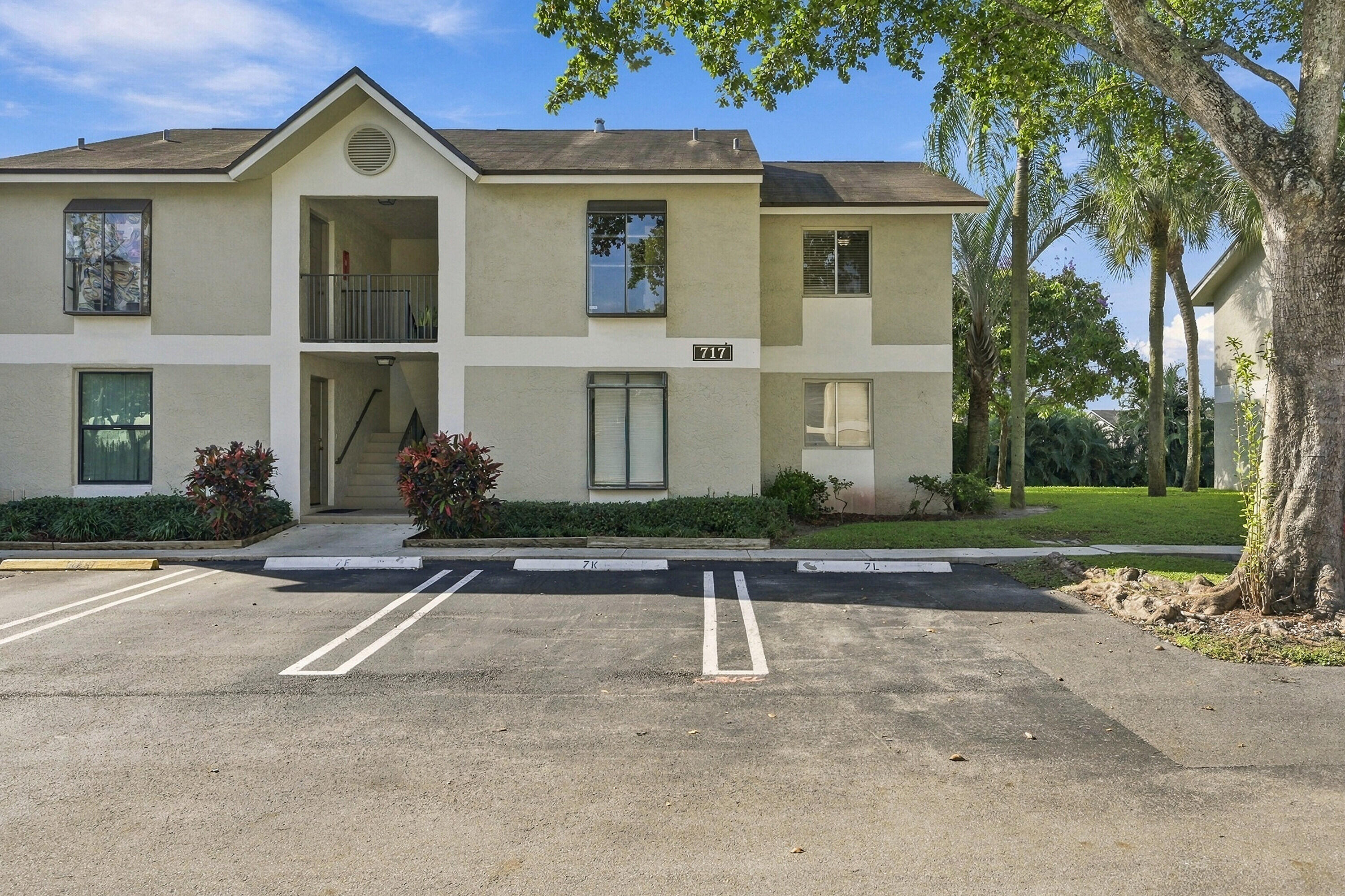 717 Gardens Drive 206