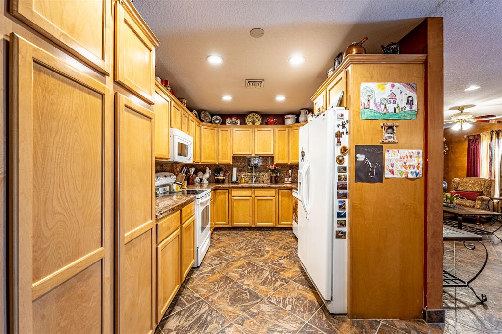 CRESTHAVEN 8 - Residential