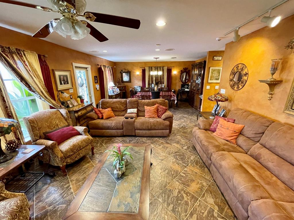 CRESTHAVEN 8 - Residential