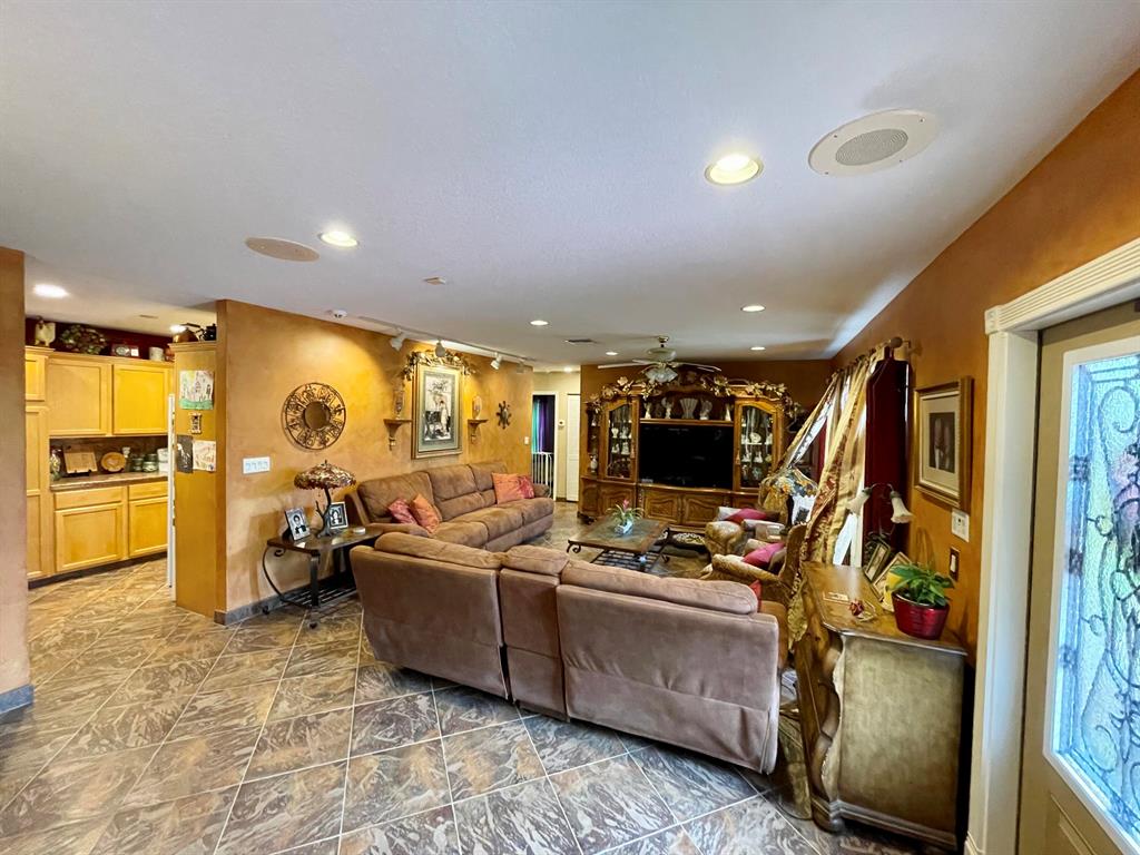 CRESTHAVEN 8 - Residential