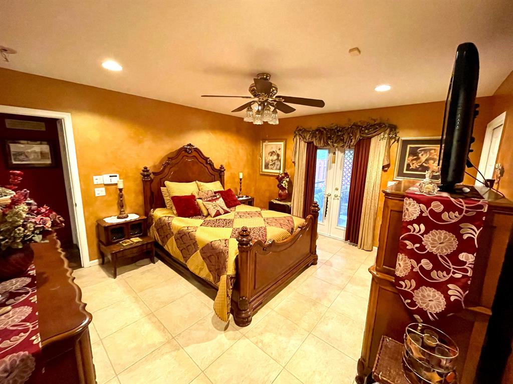 CRESTHAVEN 8 - Residential