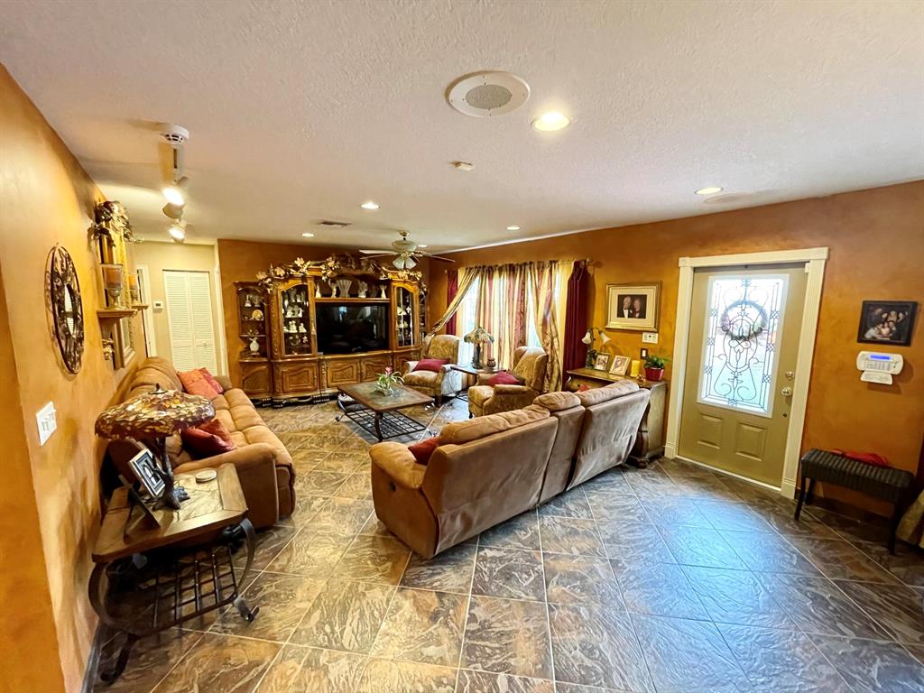 CRESTHAVEN 8 - Residential