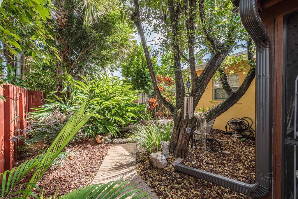 CRESTHAVEN 8 - Residential