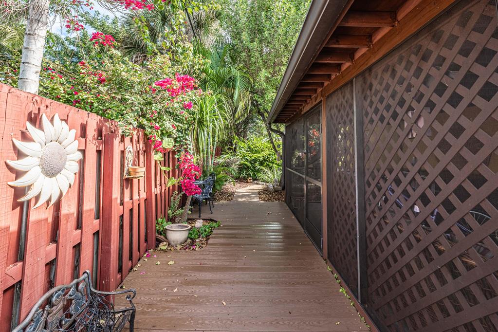 CRESTHAVEN 8 - Residential