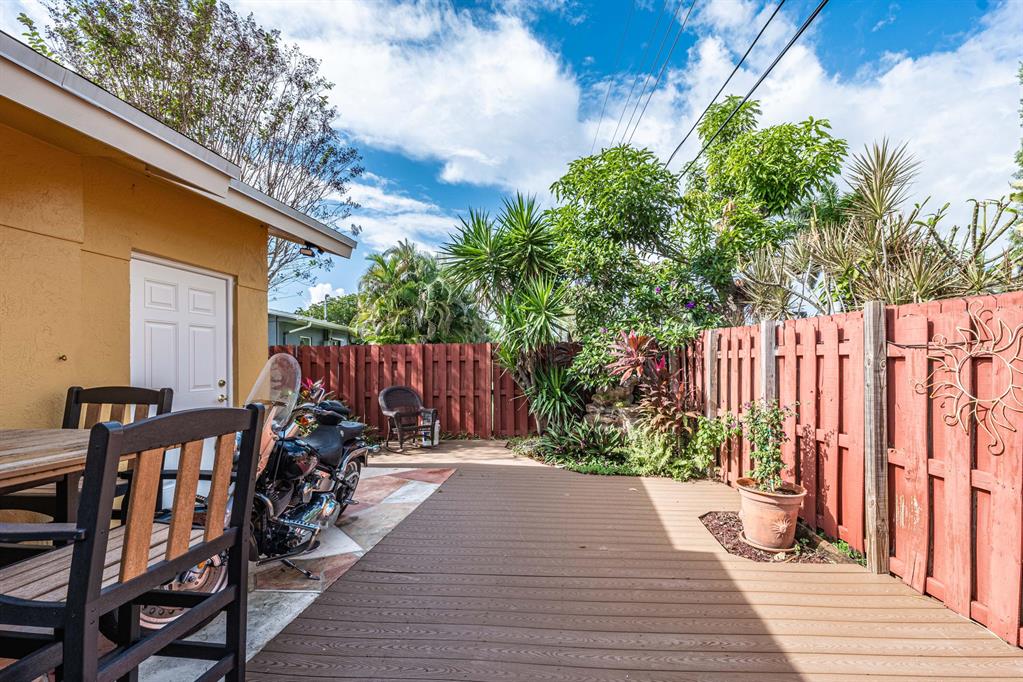 CRESTHAVEN 8 - Residential