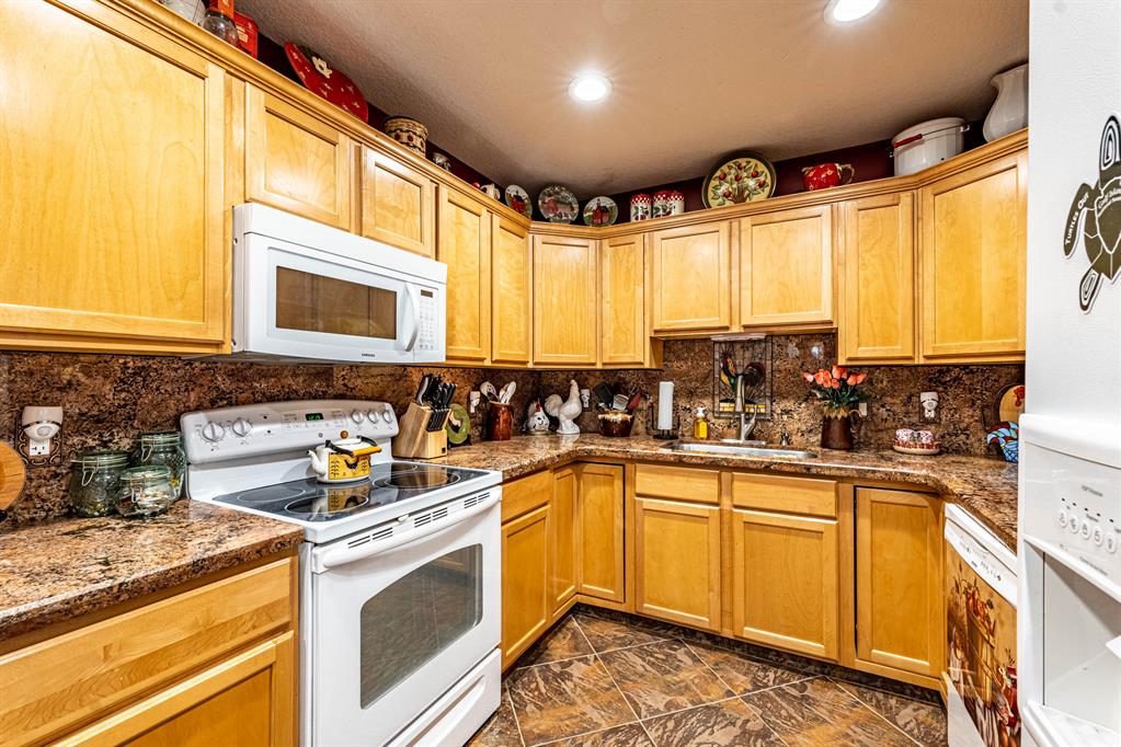 CRESTHAVEN 8 - Residential