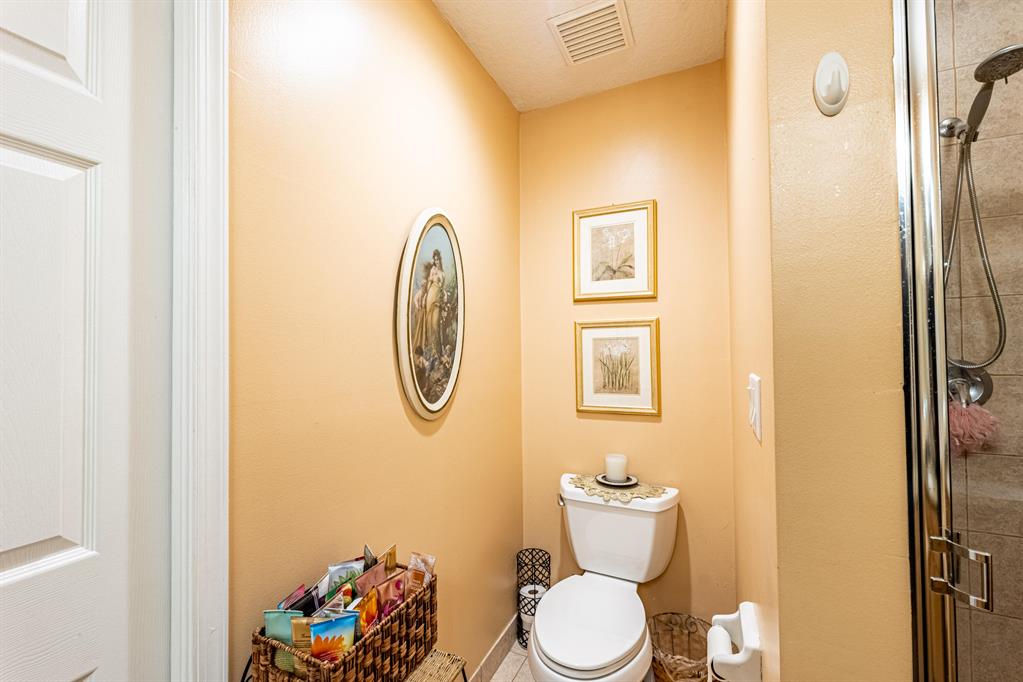 CRESTHAVEN 8 - Residential