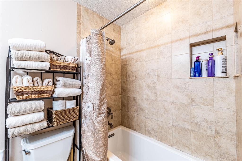 CRESTHAVEN 8 - Residential