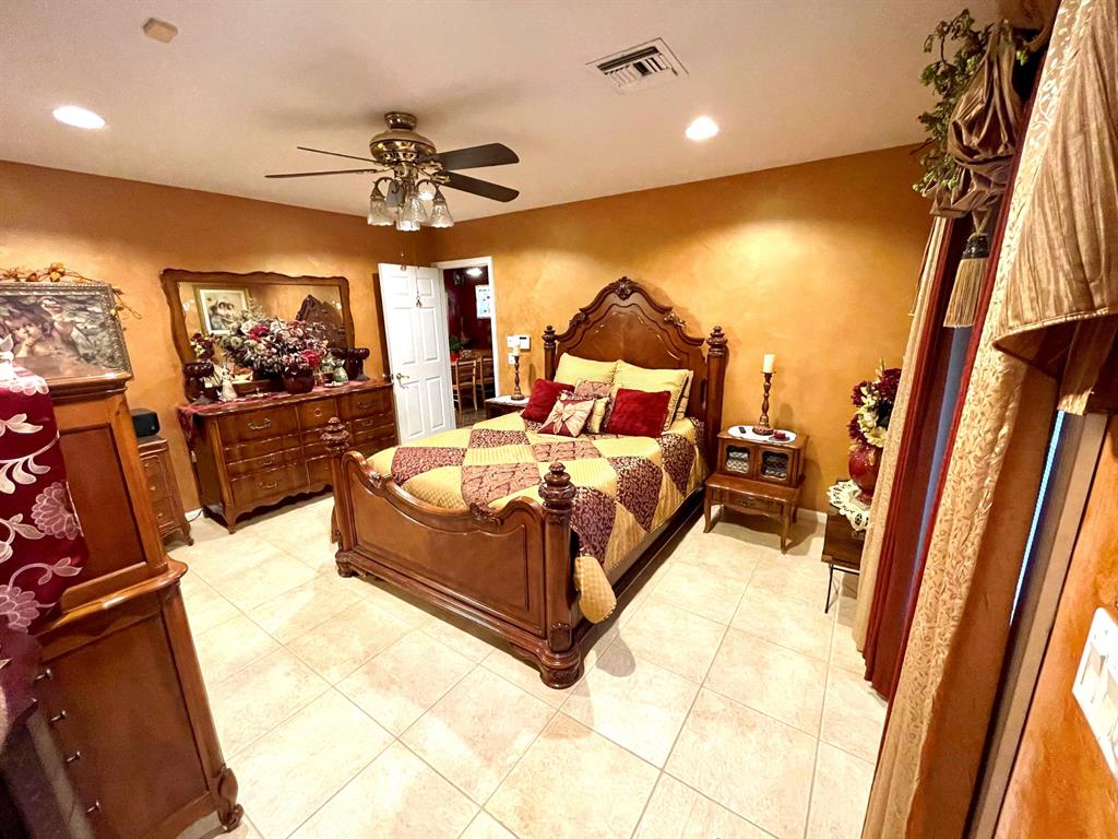 CRESTHAVEN 8 - Residential