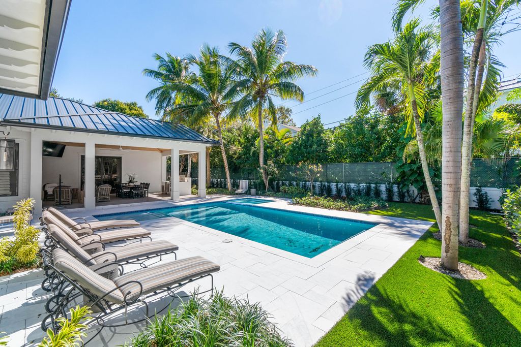 Photo of 18 NW 15th Street, Delray Beach, FL 33444 (MLS # B26017573)