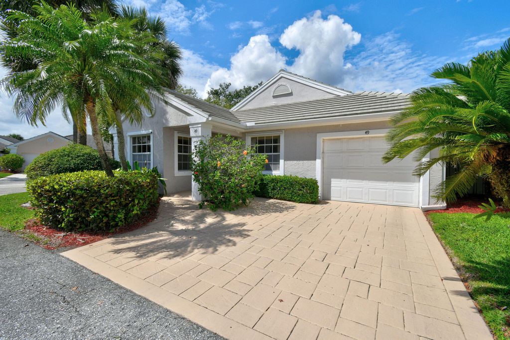 Photo of 49 Admirals Court, Palm Beach Gardens, FL 33418 (MLS # B26020497)