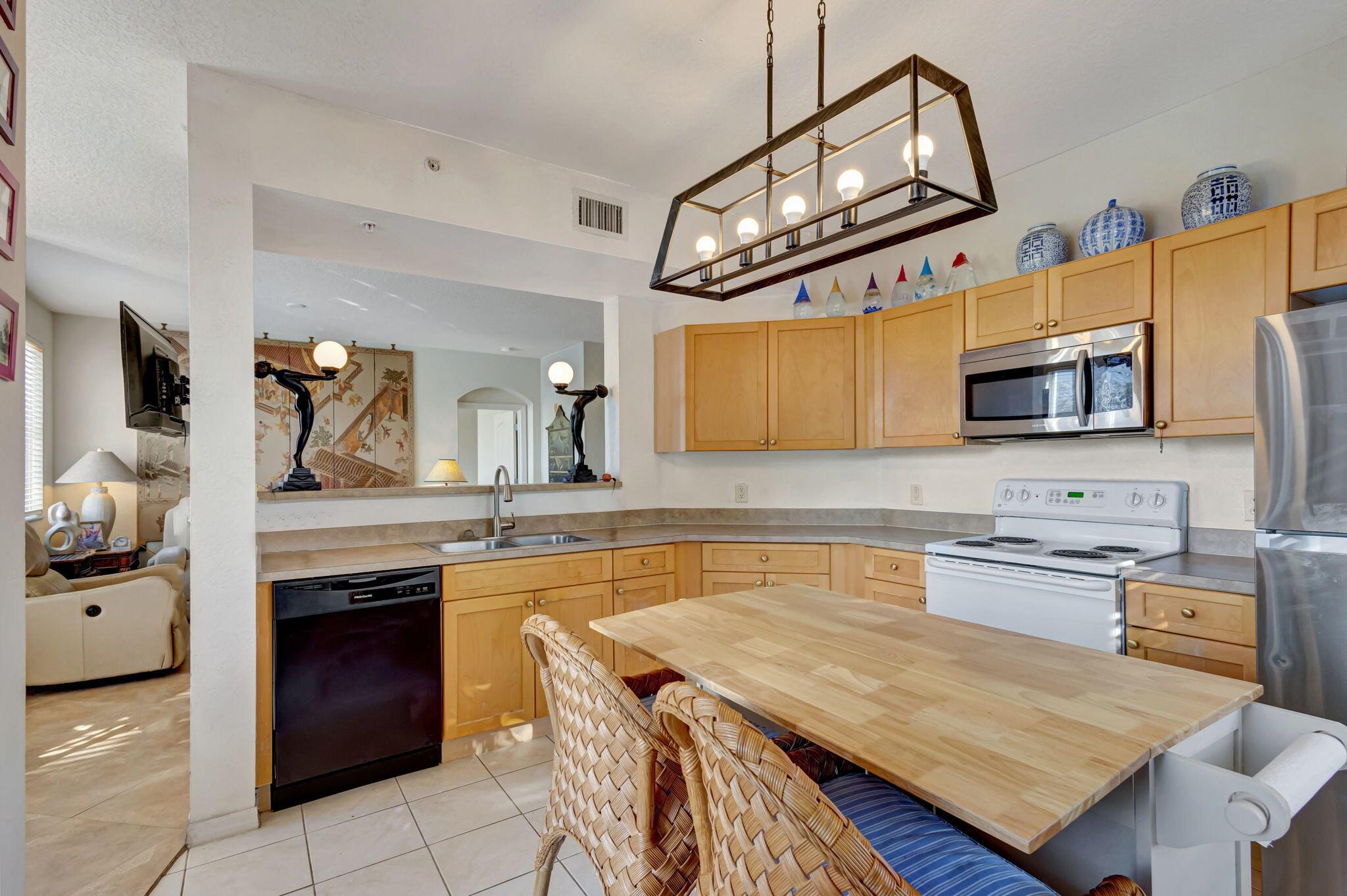 RESIDENCES AT LEGACY PLAC - Residential Lease