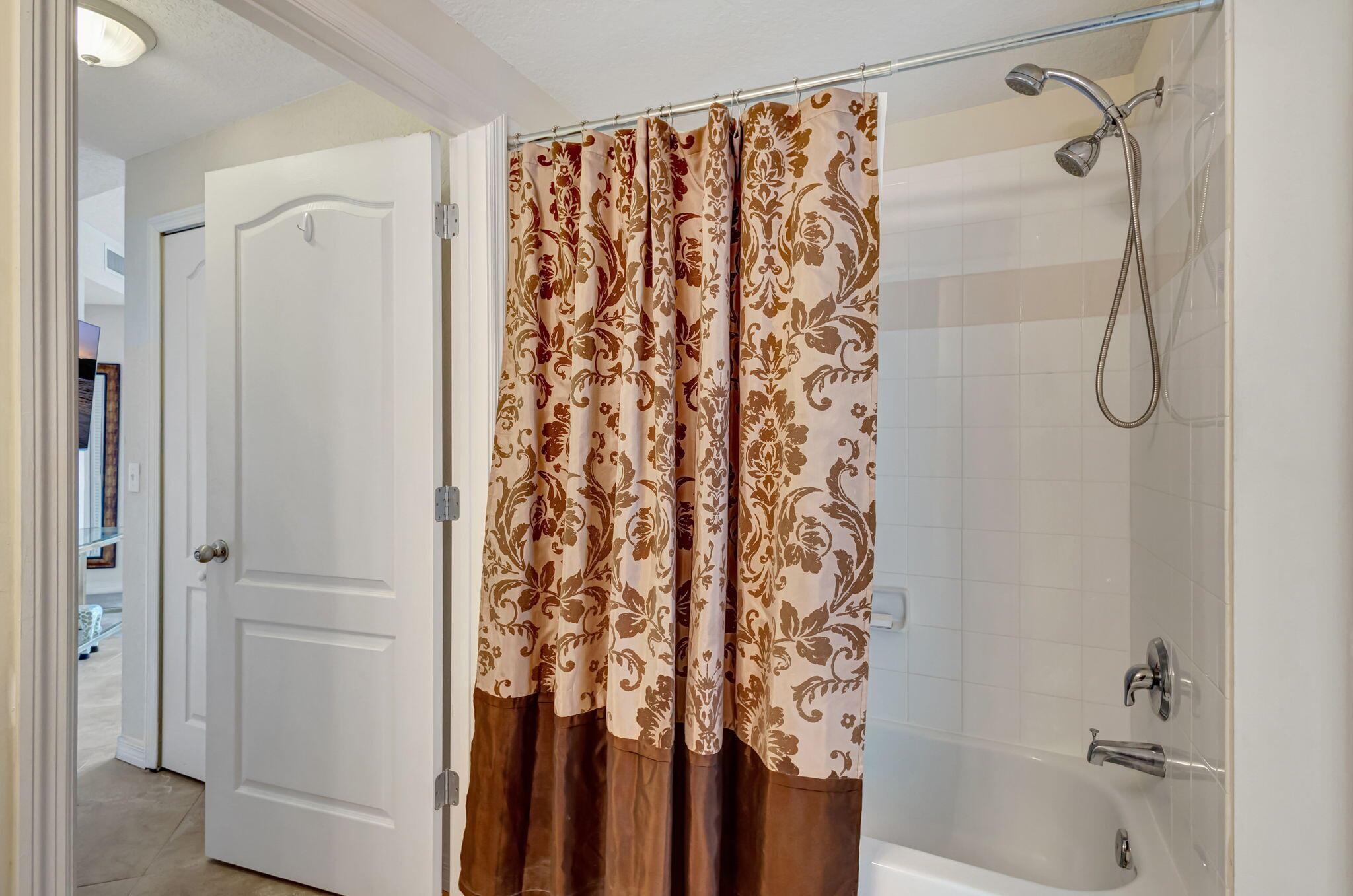 RESIDENCES AT LEGACY PLAC - Residential Lease