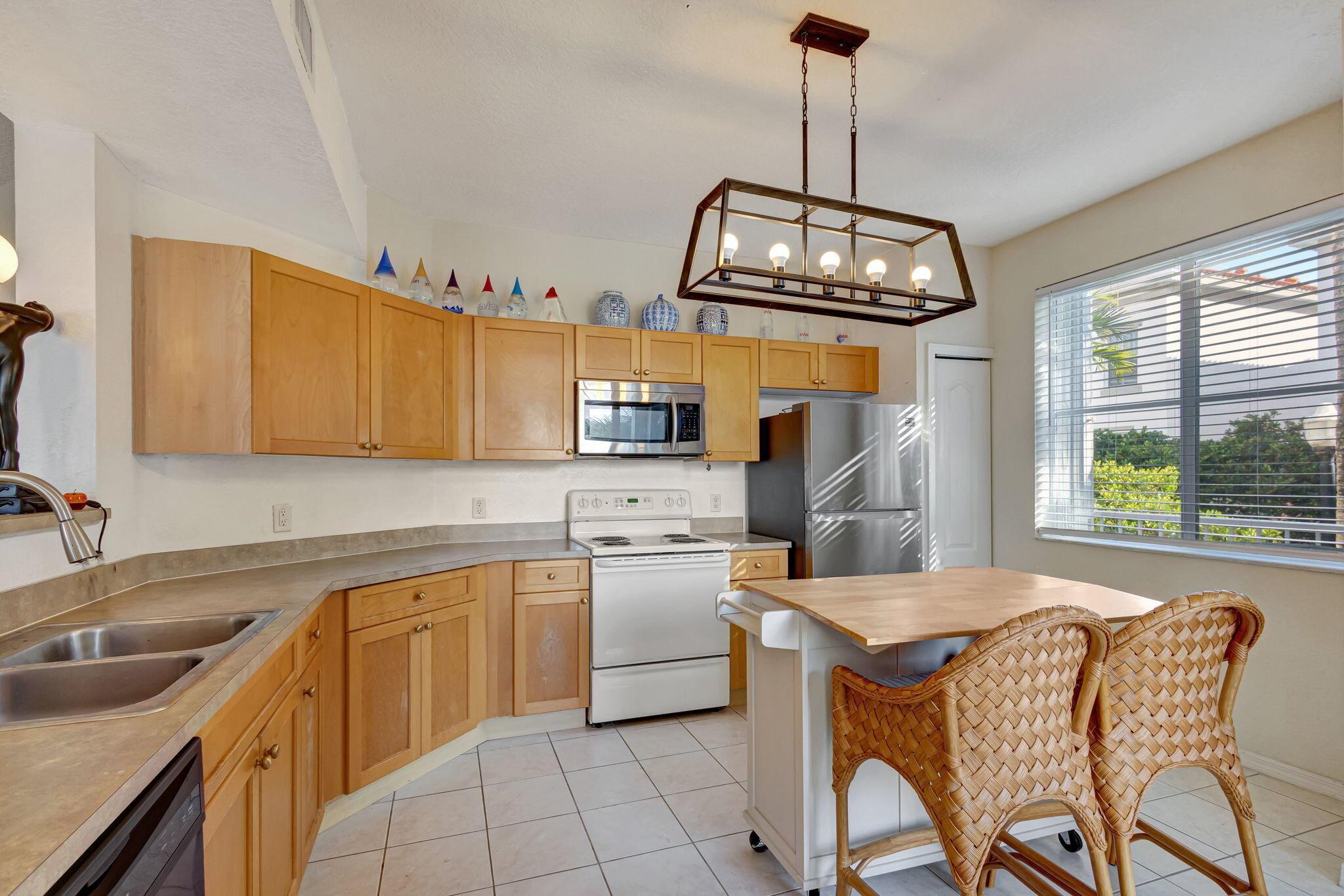 RESIDENCES AT LEGACY PLAC - Residential Lease