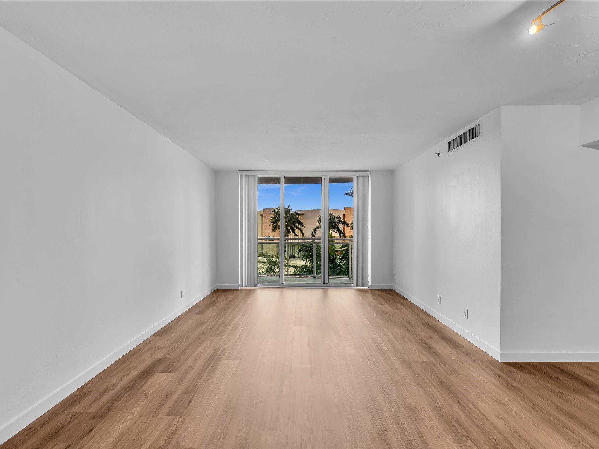 Residences On Hollywood - Residential