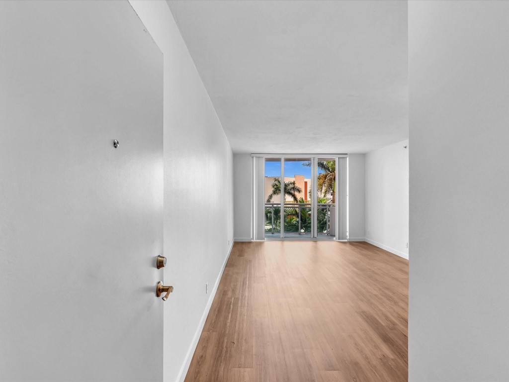 Residences On Hollywood - Residential