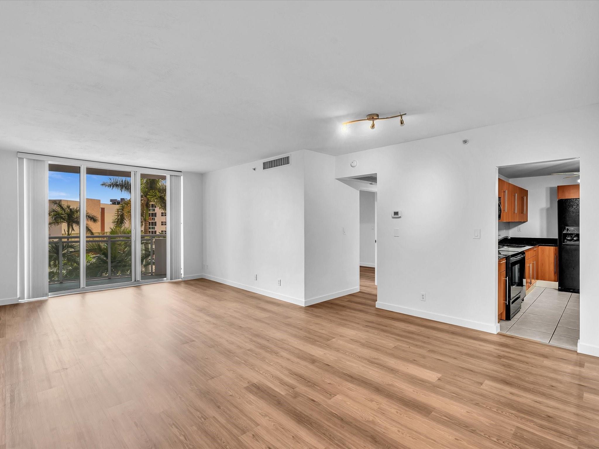 Residences On Hollywood - Residential