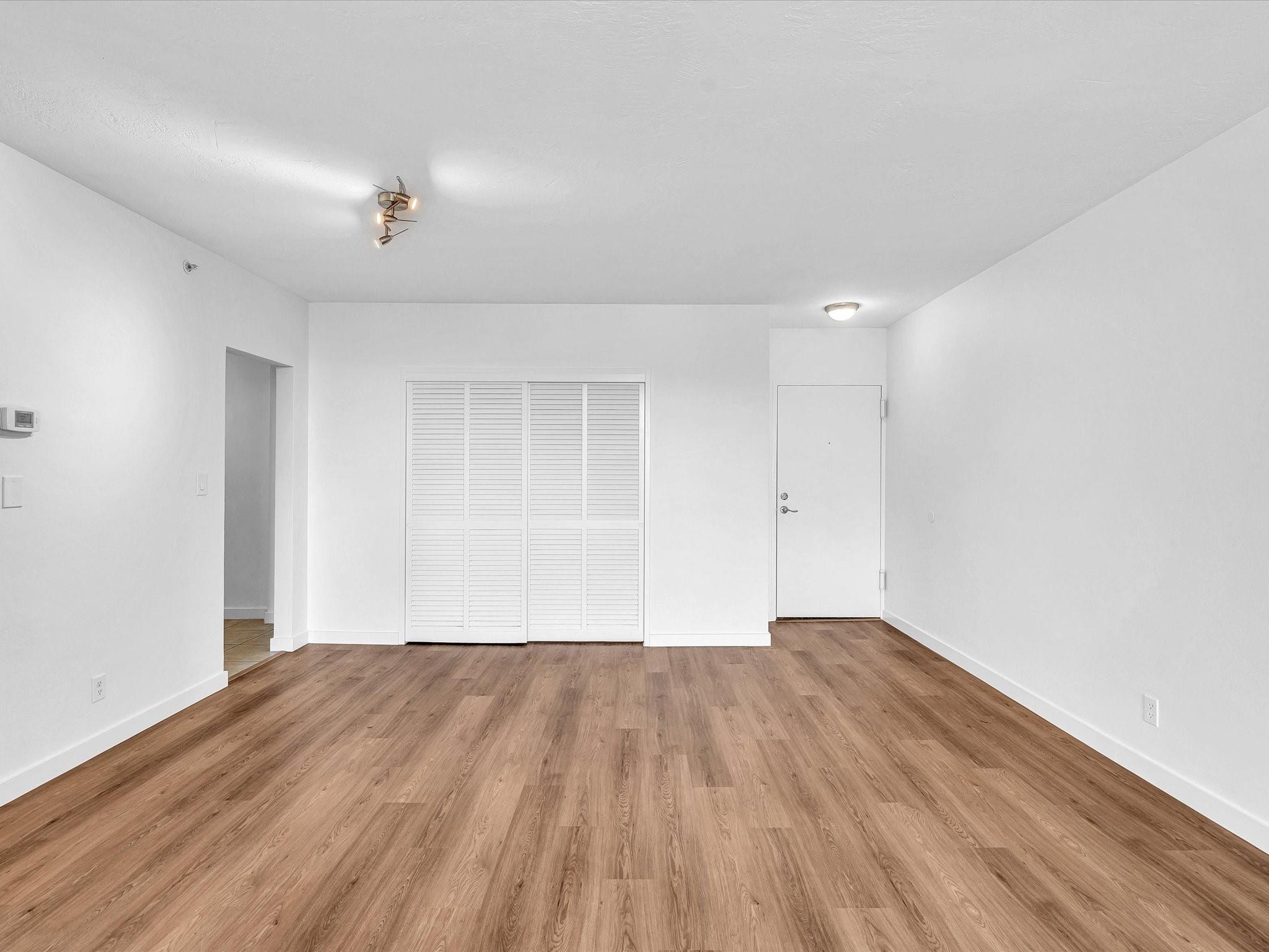 Residences On Hollywood - Residential