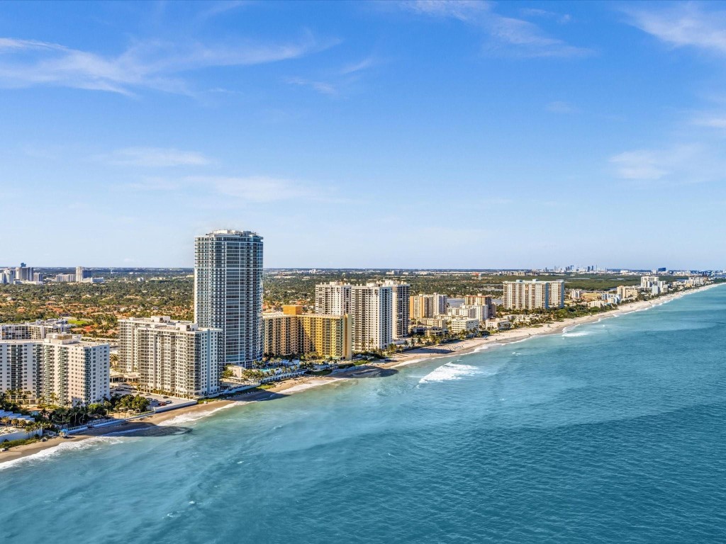 Residences On Hollywood - Residential