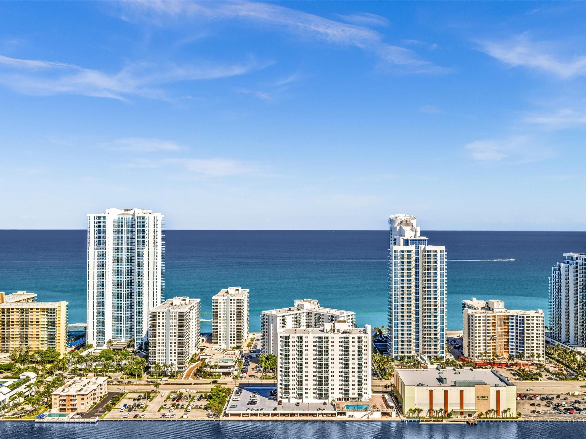 Residences On Hollywood - Residential