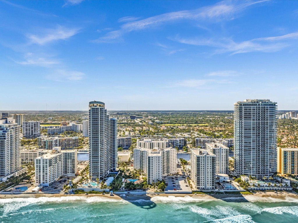 Residences On Hollywood - Residential