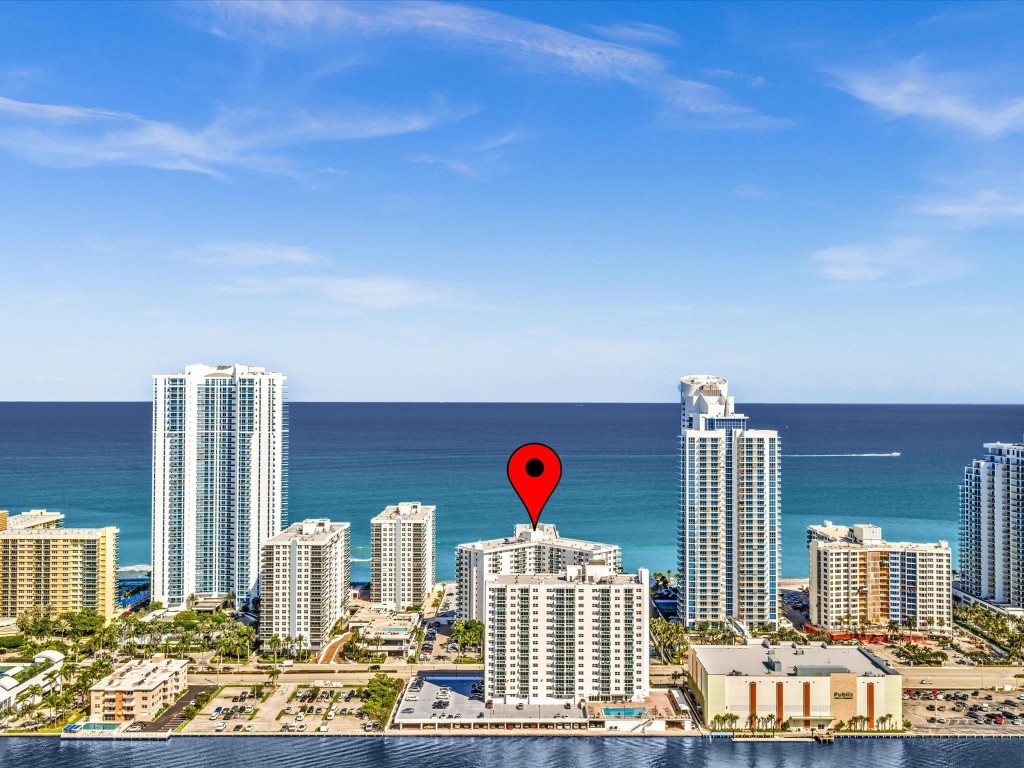 Residences On Hollywood - Residential