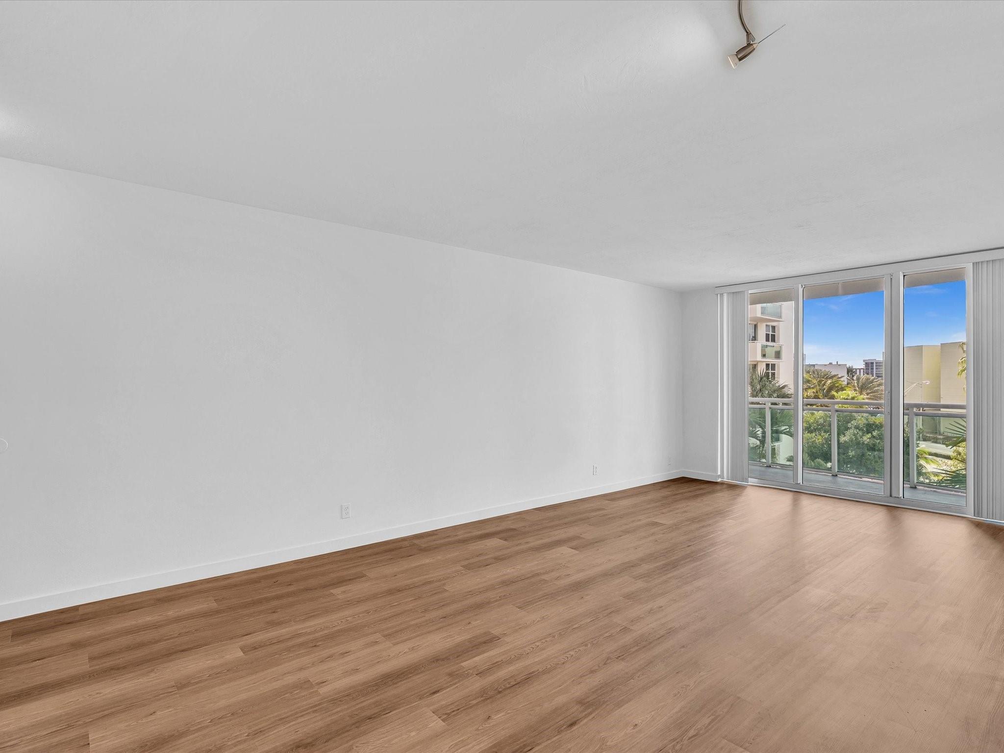 Residences On Hollywood - Residential