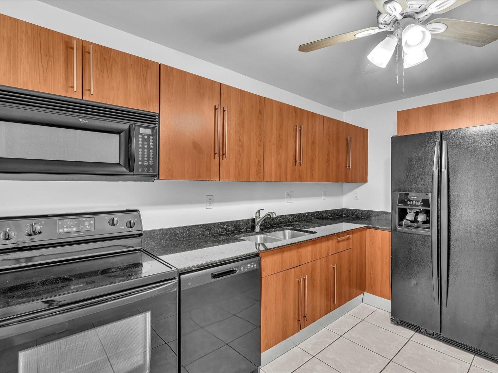 Residences On Hollywood - Residential