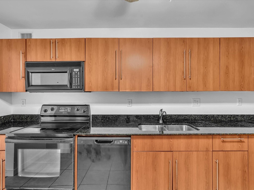 Residences On Hollywood - Residential