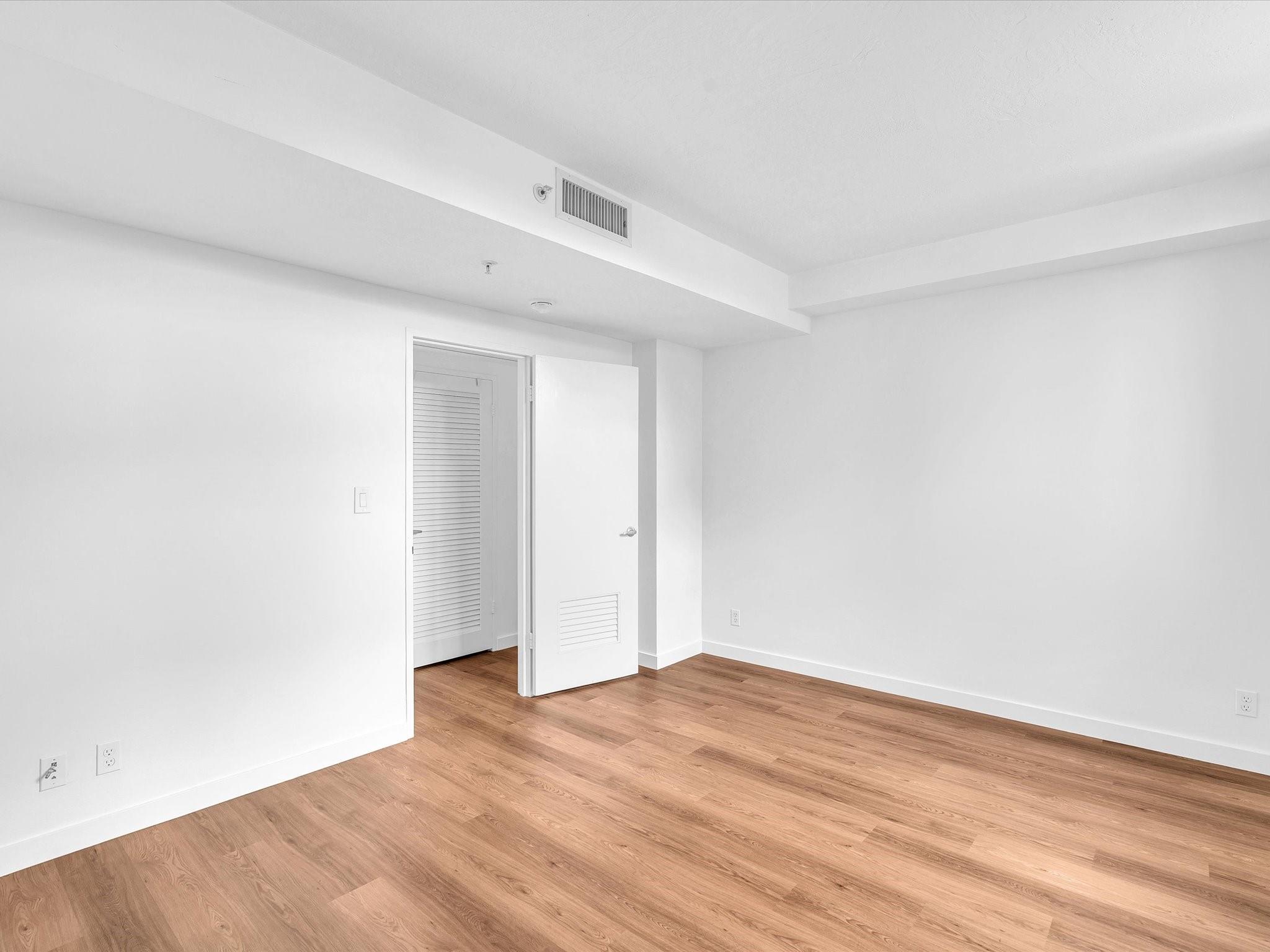 Residences On Hollywood - Residential