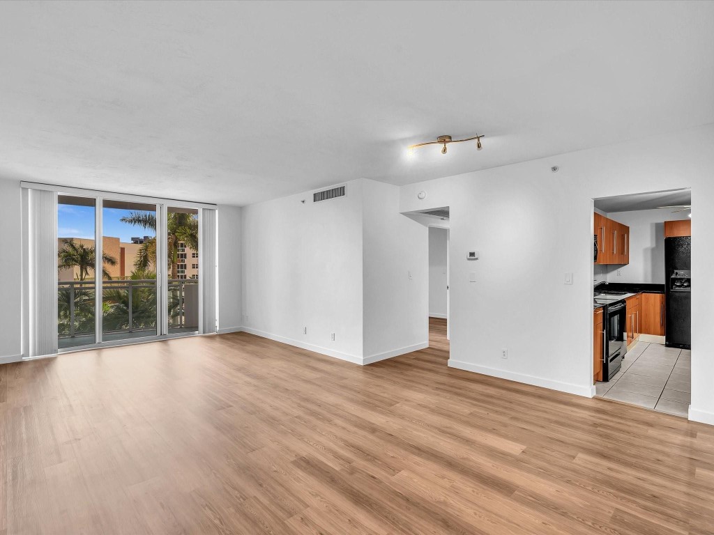 Residences On Hollywood - Residential