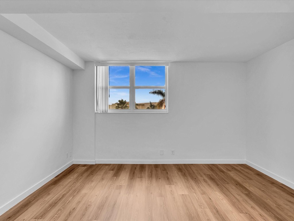 Residences On Hollywood - Residential