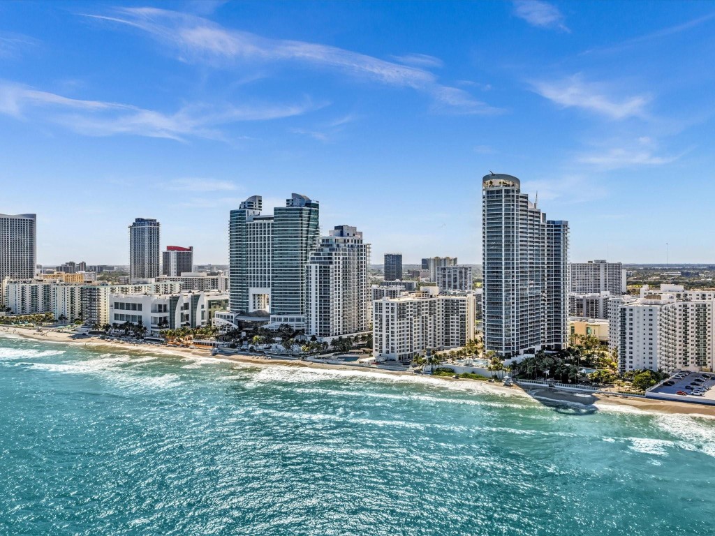 Residences On Hollywood - Residential