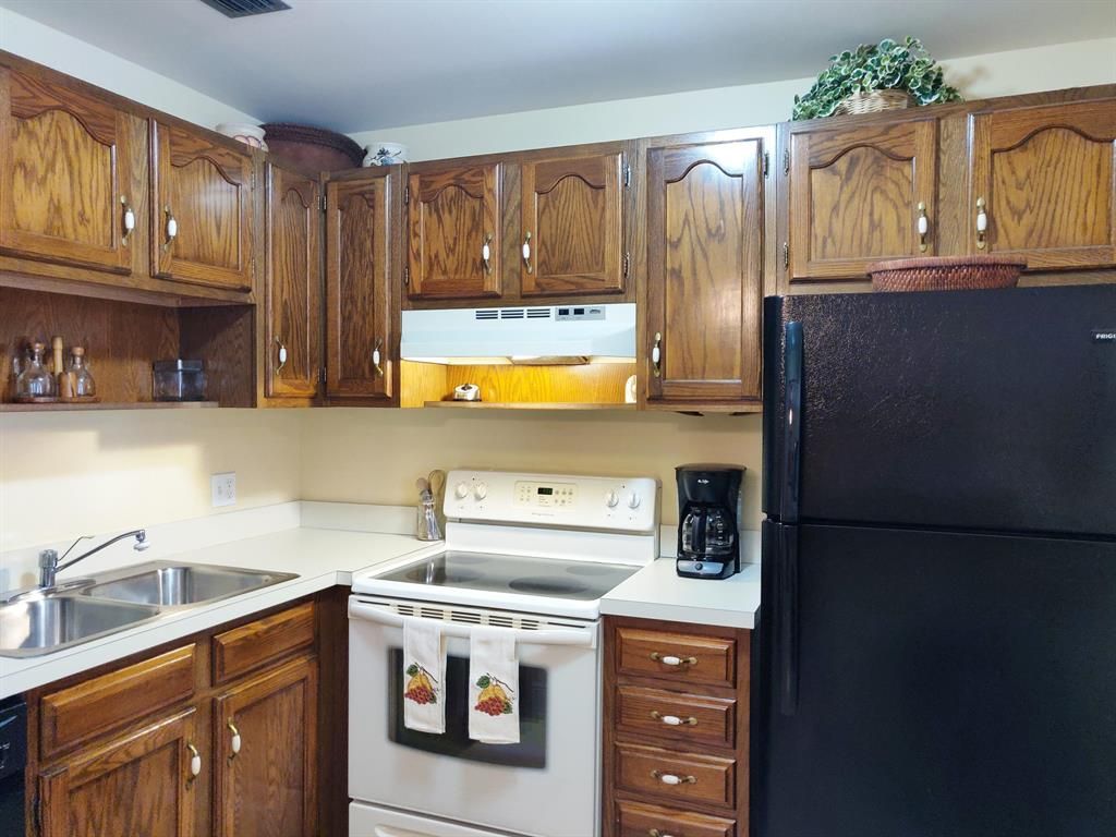 Photo of 6 Lake Vista Trail #204, Port Saint Lucie, FL 34952 (MLS # R10702422)