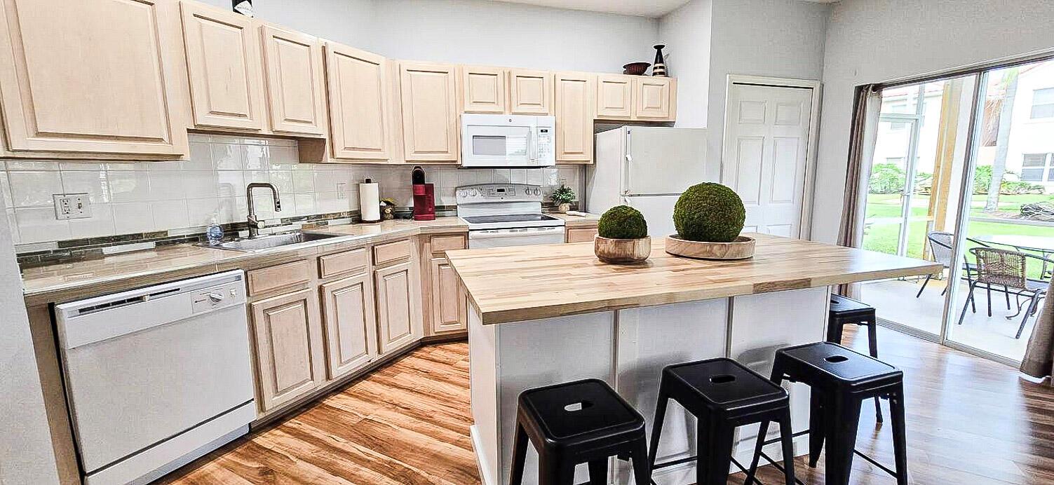 GOLF VILLAS II CONDOMINIU - Residential Lease