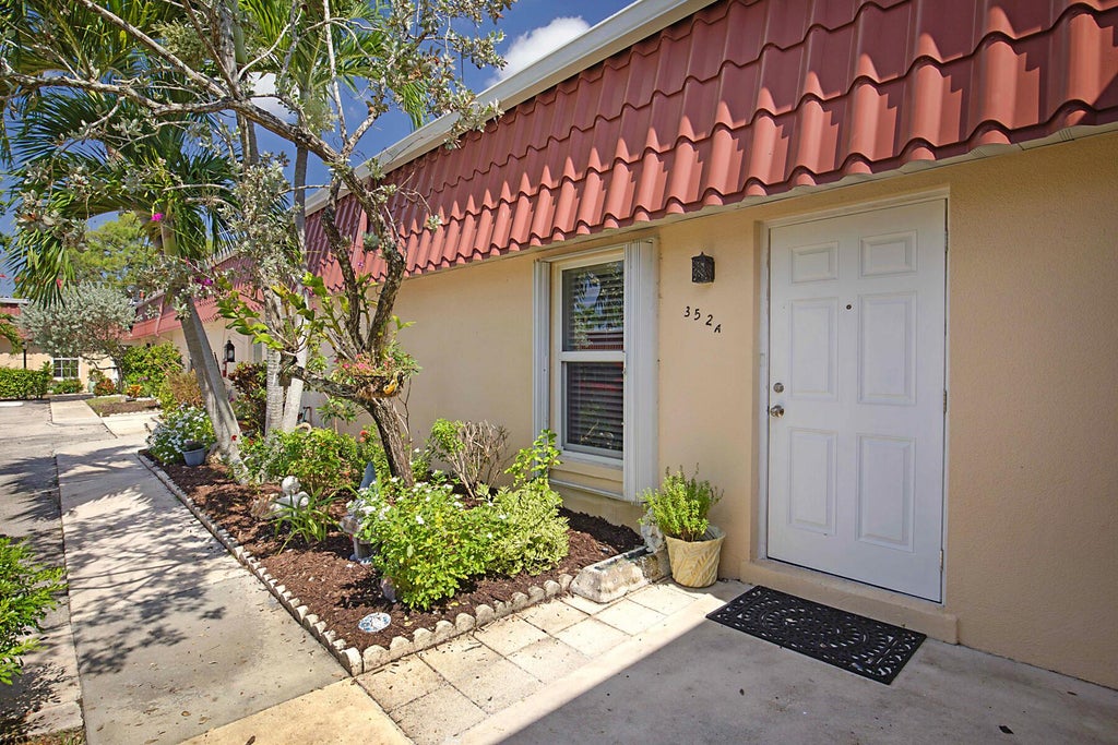 Photo of 352 Covered Bridge Boulevard #A, Lake Worth, FL 33467 (MLS # R10916616)
