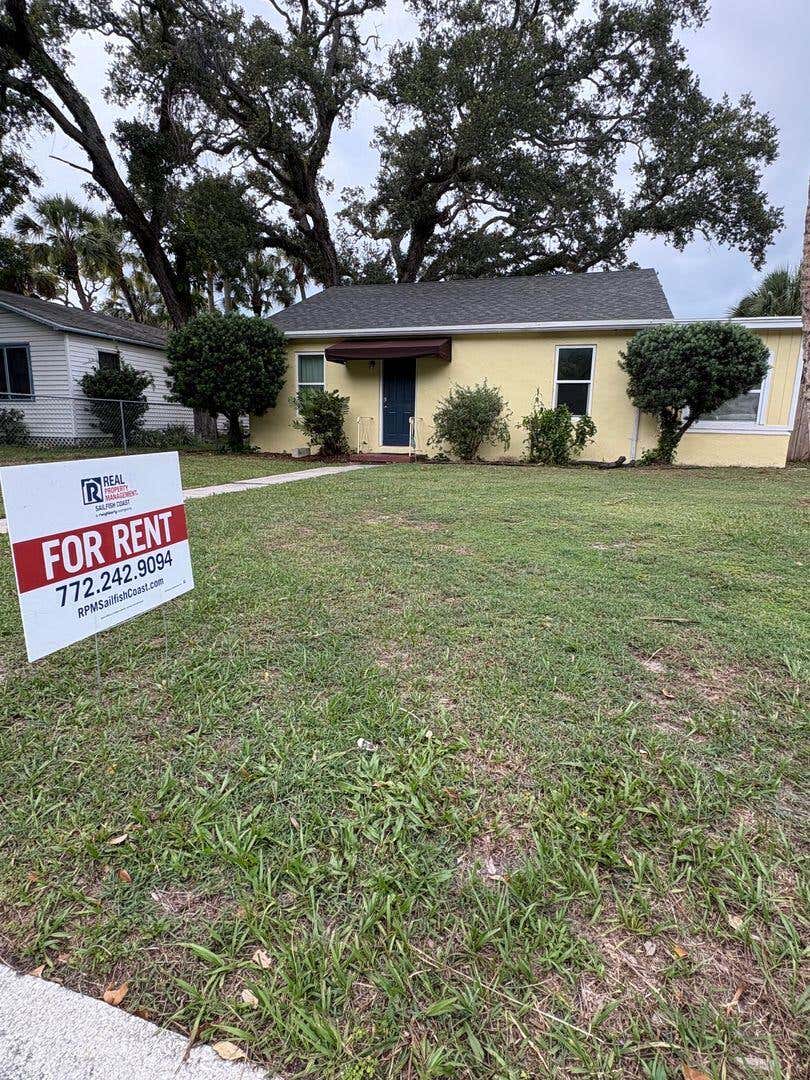 Photo of 810 Citrus Avenue, Fort Pierce, FL 34950 (MLS # R11137416)