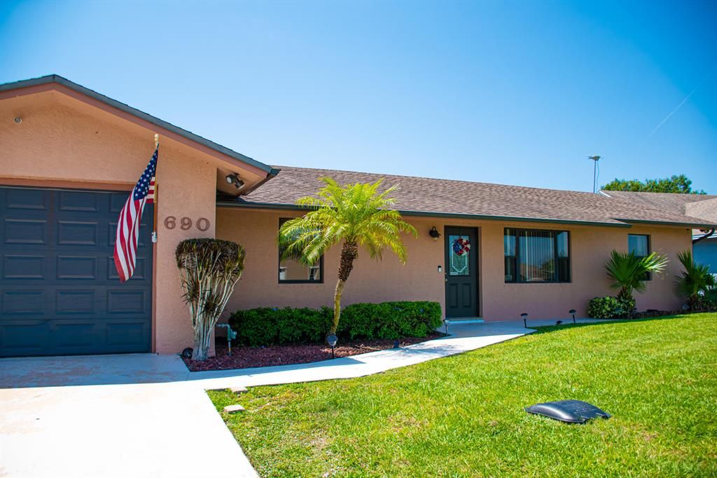 Photo of 690 SW Pueblo Terrace, Port St Lucie, FL 34953 (MLS # R10888491)