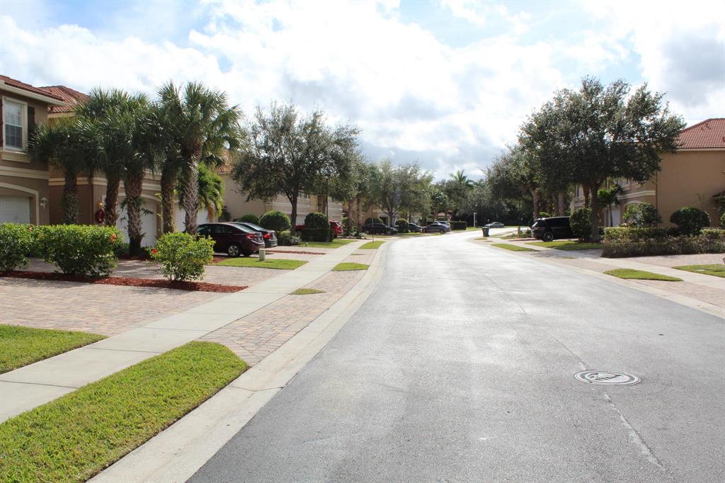 VERONA PALMS - Residential