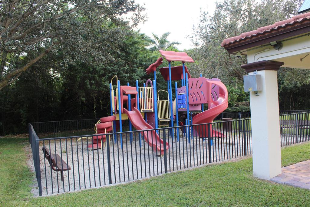 VERONA PALMS - Residential