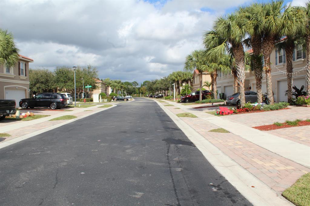 VERONA PALMS - Residential