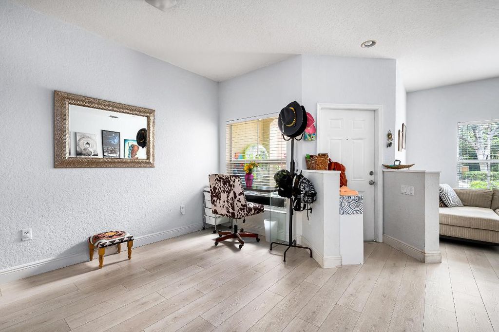 Photo of 180 Lake Monterey Circle, Boynton Beach, FL 33426 (MLS # R11145345)